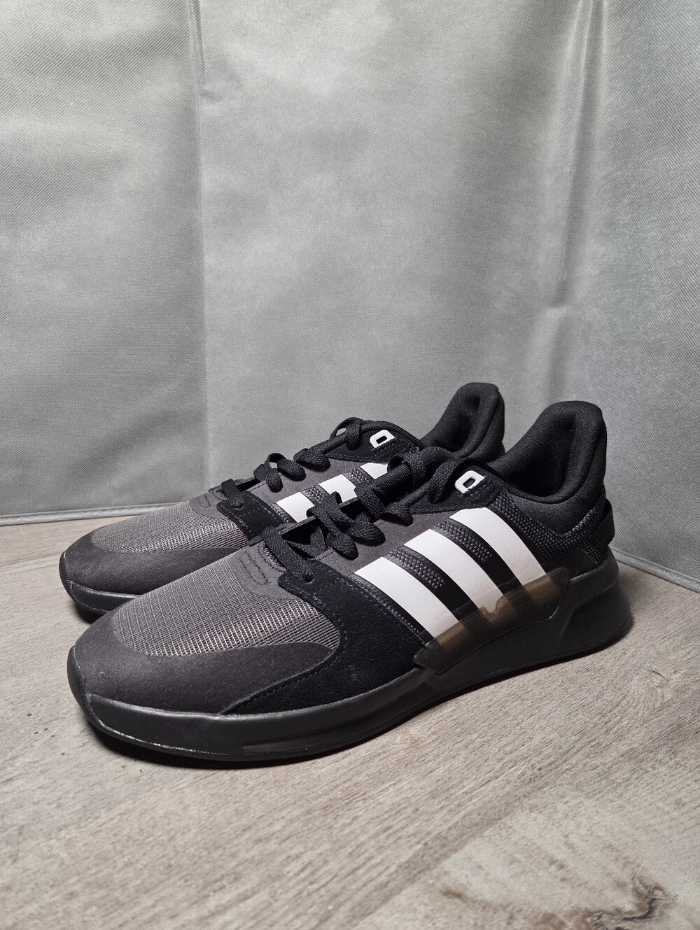 NWOB Adidas Neo Run 90s 'Black White' EG8657 Sneakers